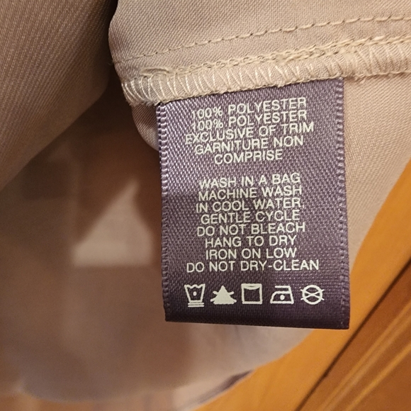 Sleeveless Blouse - Picture 6 of 7